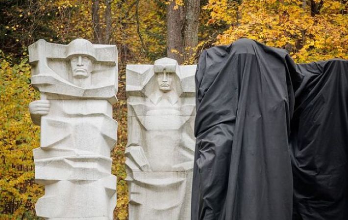 Несмотря на запрет ООН. В Литве начали сносить самый большой памятник войскам СССР