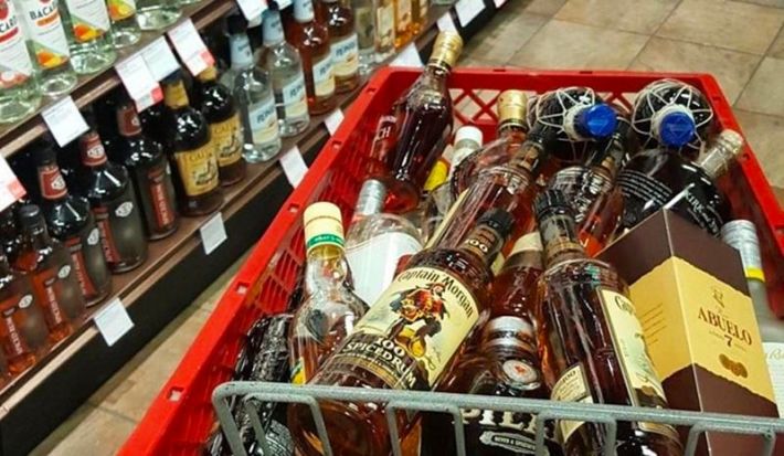 В Мелитополе начался алкогольный ажиотаж – горожане массово скупают спиртное