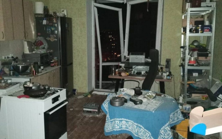 В Киеве в многоэтажке взорвался маленький газовый баллон и разнес квартиру (фото)