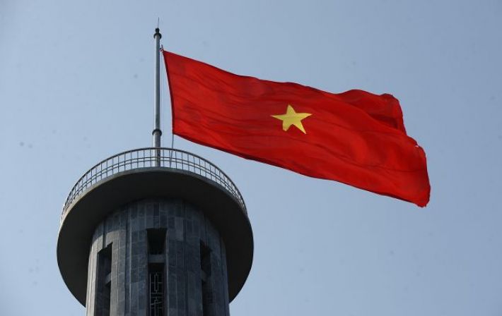 Вьетнам отказывается от импорта российского оружия, - Reuters