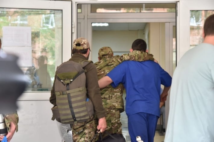 Российские захватчики превратили базы отдыха Бердянска и Приморска в военные госпитали