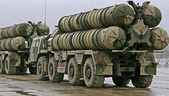 В Бердянском районе детонирует склад окупантов с ракетами для устноавки С300