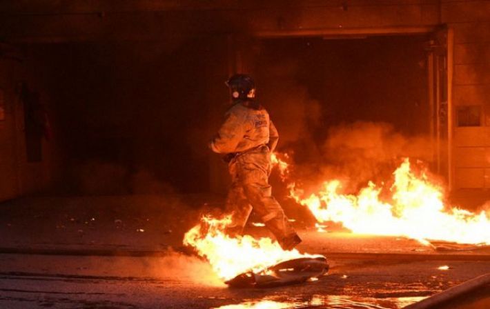 Масштабный пожар в Москве: в торговом центре прогремели взрывы