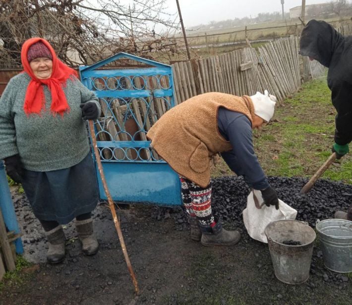 Рашисты хвастаются доставкой угля жителям Мелитопольщины