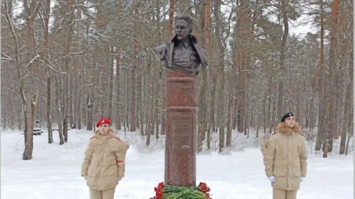 Памятник мелитопольскому палачу открыли в Брянске: что бы не добрались партизаны