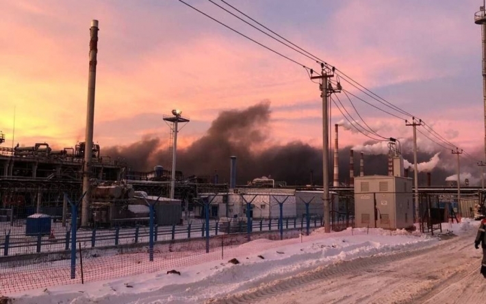 Снова пылает: в России горит склад предприятия, где хранили каучук (фото, видео)