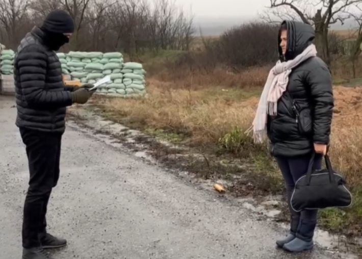 В Мелитополе оккупанты принудительно выселили женщину (фото, видео)