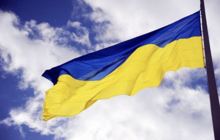 Потому что Украина в сердце: в Приазовском появился украинский флаг (фото)