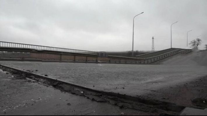 В Мелитополе после подрыва моста оккупанты срочно строят объездную (видео)