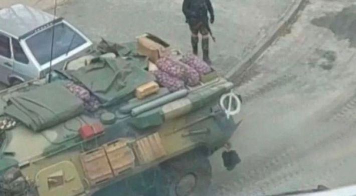 Під Мелітополем російські військові вже пускають дачі на дрова та крадуть продукти по підвалах