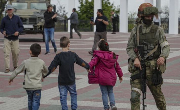 Верх цинизма - рашисты в Мелитополе решили облагодетельствовать детей протезами