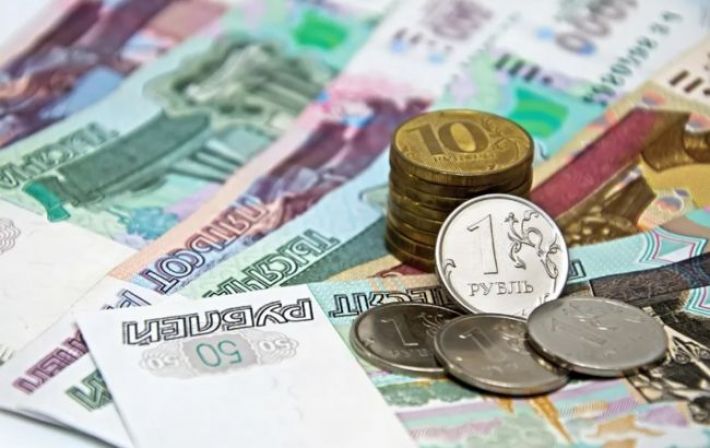 Российский рубль обвалился до минимума с начала мая: в чем причина