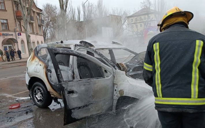 Появились фото с места взрыва автомобиля в Мелитополе