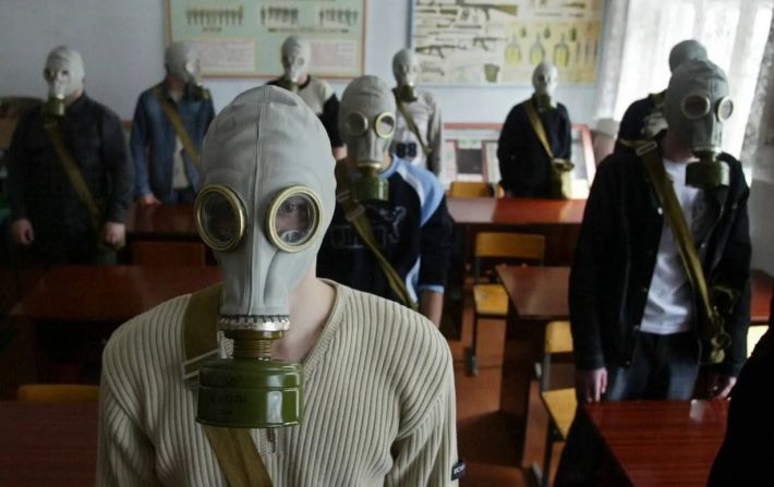 Рашисты в Мелитополе готовят детей к войне со школьной парты