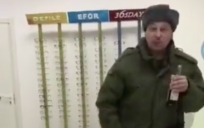 В Новосибирске пьяные мобилизованные чуть не разнесли магазин и угрожали продавцу (видео)