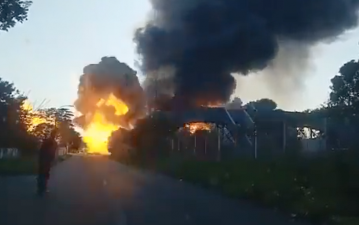 В Южной Африке взорвался бензовоз – девять человек погибли, среди них дети (видео)