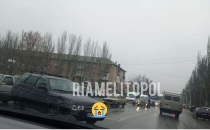 В Мелитополе ищут водителя, устроившего ДТП на центральном проспекте