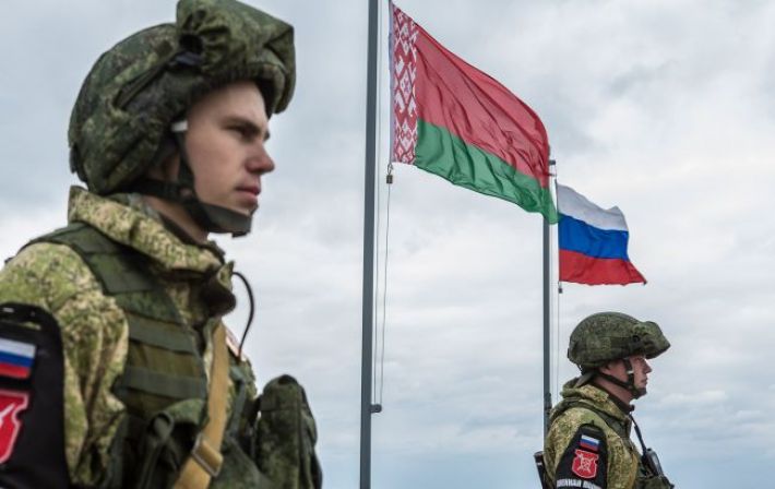 Беларусь намерена сделать аэродром в Мачулищах логистическим хабом для войск РФ, - Генштаб