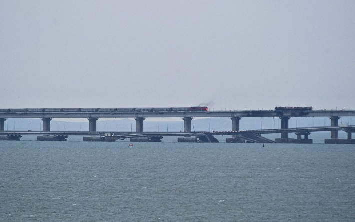 Перед Крымским мостом – километровые пробки: все автомобили проверяются рентгеном