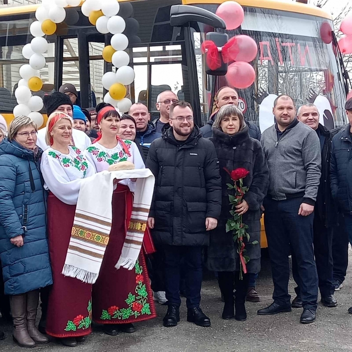 В Мелитопольском районе школам вручили новые автобусы (фото)