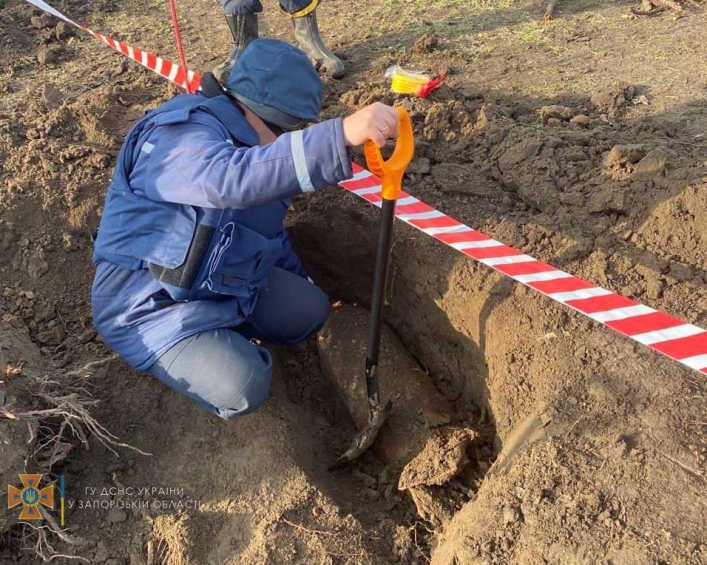 В Запорожской области обнаружили стокиллограмовую авиационную бомбу