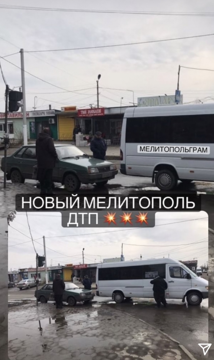 В Мелитополе на остановке не разминулись маршрутка и ВАЗ (фото)