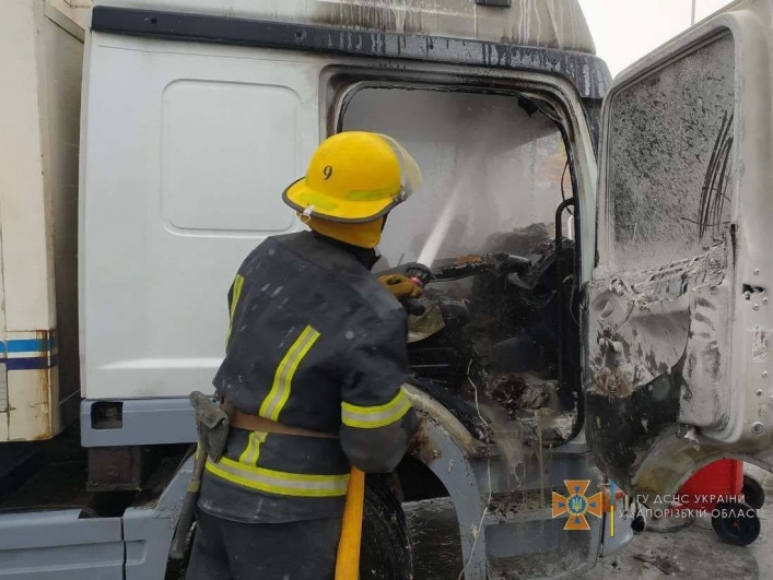 Спасатели рассказали подробности ЧП со сгоревшей в Мелитополе фурой