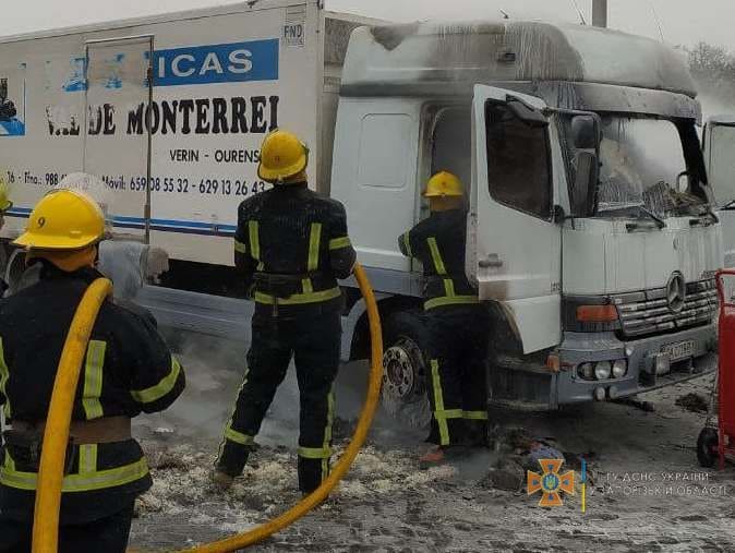 Спасатели рассказали подробности ЧП со сгоревшей в Мелитополе фурой