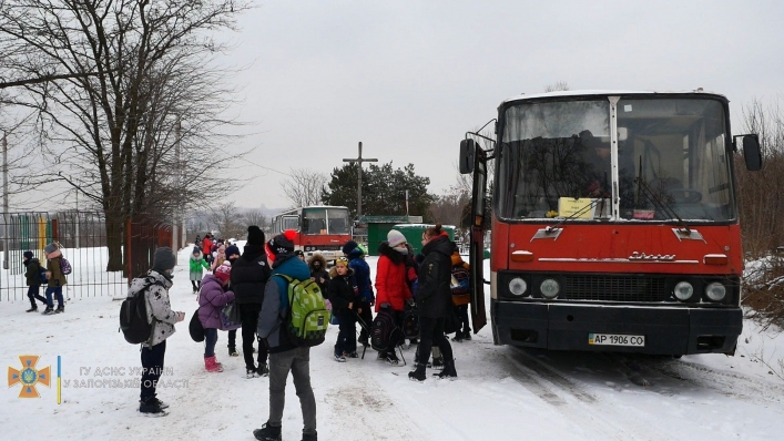В Запорожье учат детей эвакуироваться из школ (фото)