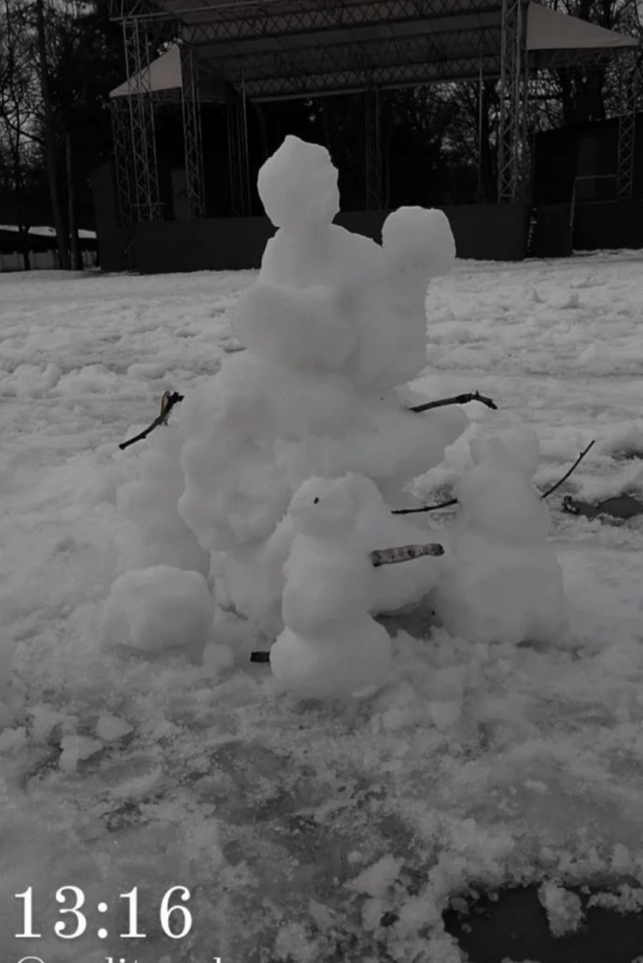 В Мелитополе горожане лепили креативных снеговиков (фото)