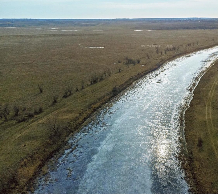 Замерзшая река в Мелитопольском районе с высоты птичьего полета