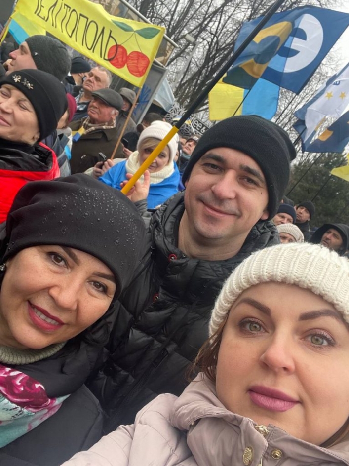 Жители Мелитополя отправились в Киев, чтобы поддержать Петра Порошенко