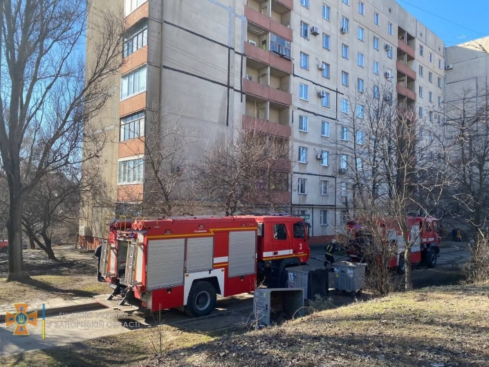 В Запорожье тушили пожар в многоэтажке (фото)