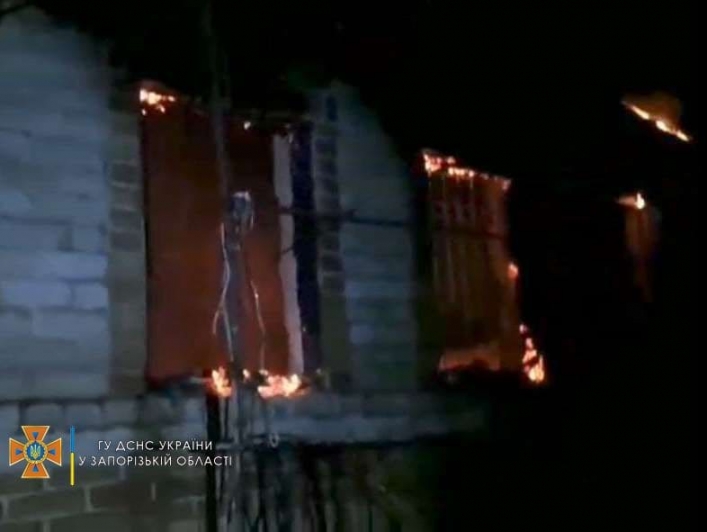 В Запорожской области по неизвестным причинам сгорела двухэтажная дача