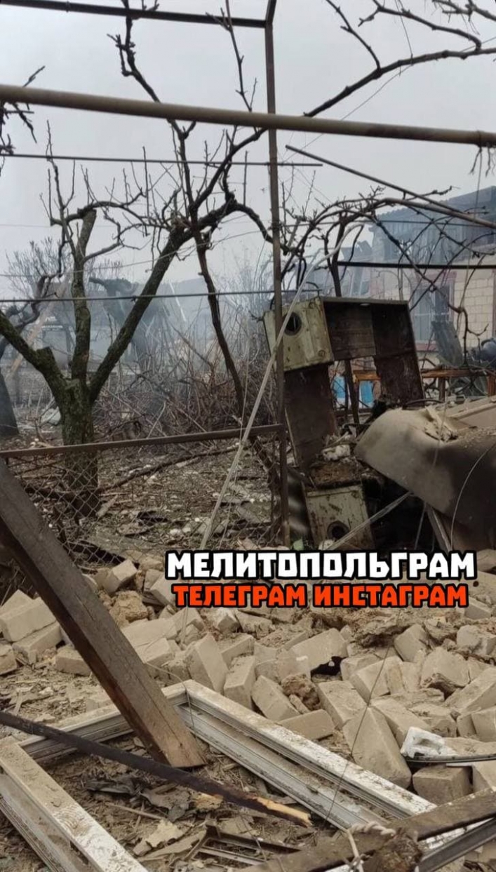 В Мелитополе на Песчаной обстреливают жилые дома, а техника РФ прибывает к Мелитополю (видео, фото)