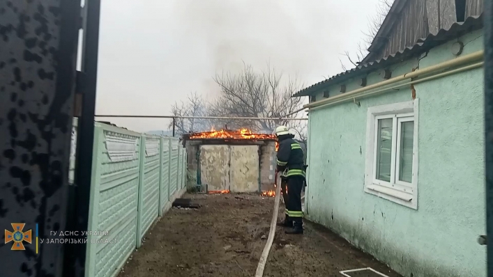 В Васильевке оккупанты обстреляли больницу: произошел пожар