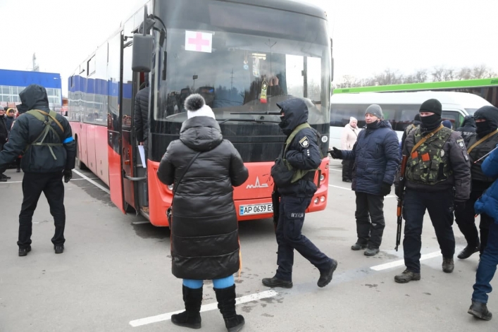 В Запорожье сегодня эвакуировали около 900 человек из Энергодара, Днепрорудного и Васильевки