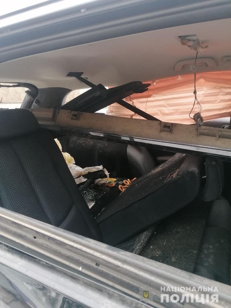 Появились фото автомобиля, который попал под вражеский обстрел при эвакуации из Мелитополя 1