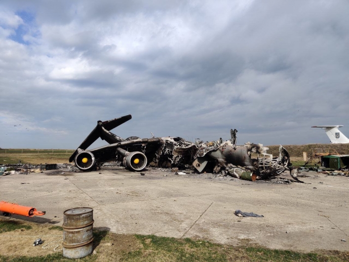 Два самолета уничтожено: последствия авиаудара по аэродрому в Мелитополе 1