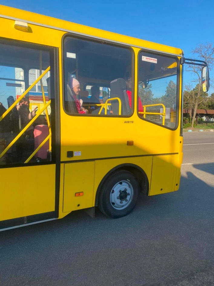 Из Мелитопольского района на школьном автобусе эвакуируют граждан (фото)
