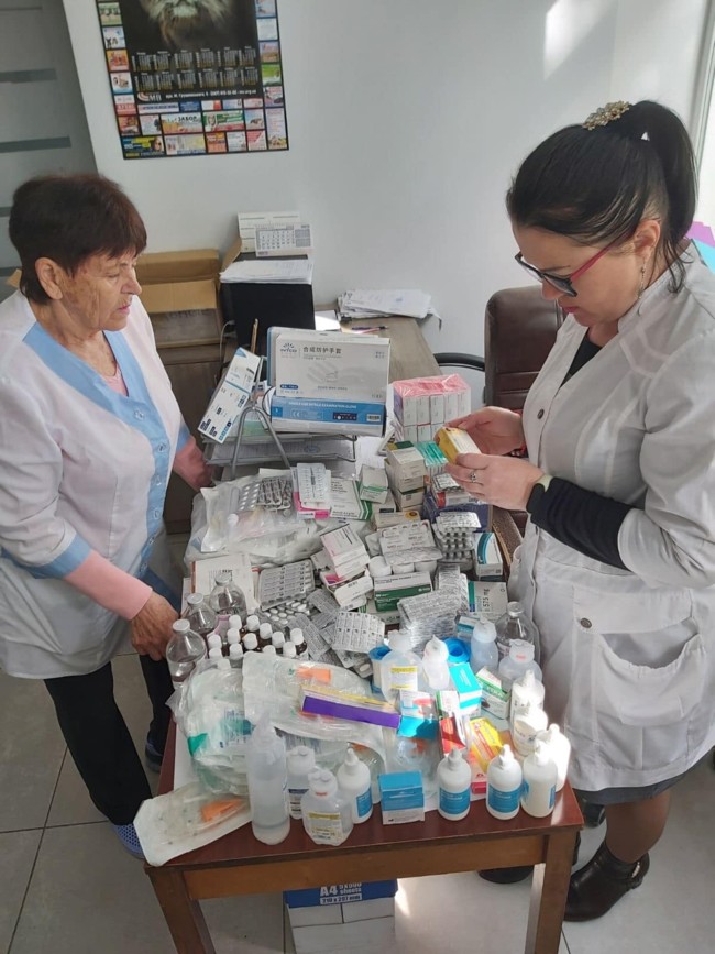 Лекарства и продукты: в Кирилловку прибыла гуманитарная помощь 6