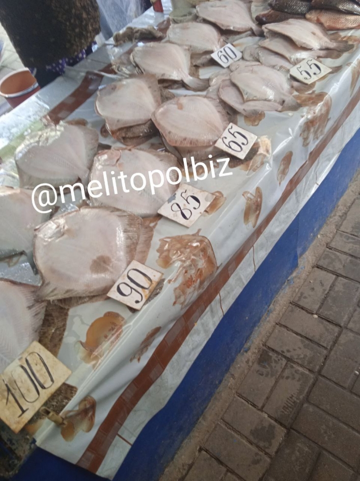 Куй железо, пока горячо - почему в Мелитополе стремительно дешевеет рыба (фото)