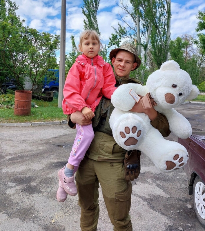 Благодаря соцсетям защитник разыскал спасенную им в Орехове девочку