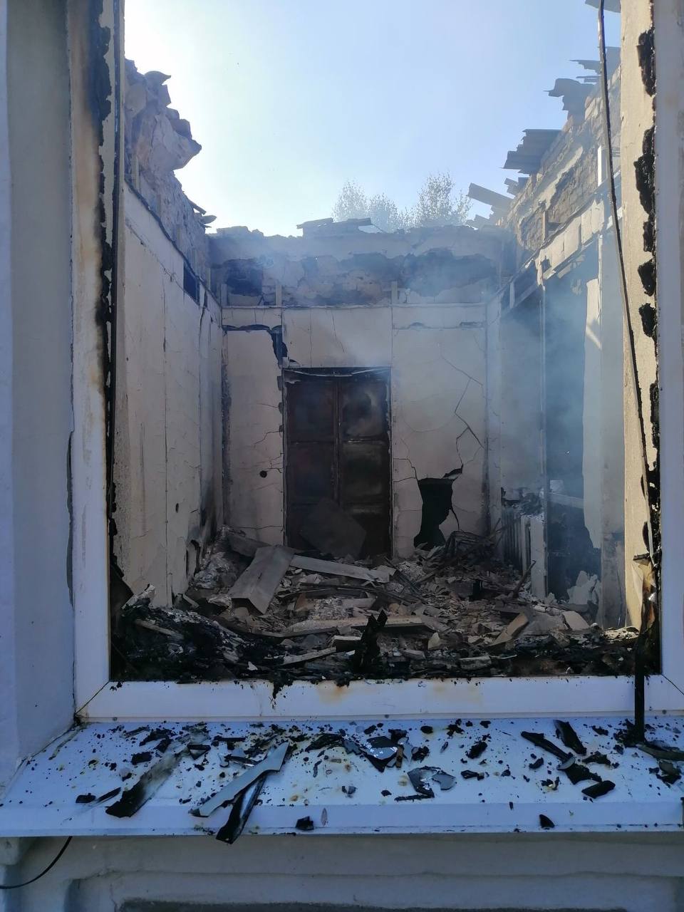 Российские военные в Запорожской области сожгли дотла  сельсовет (фото2)