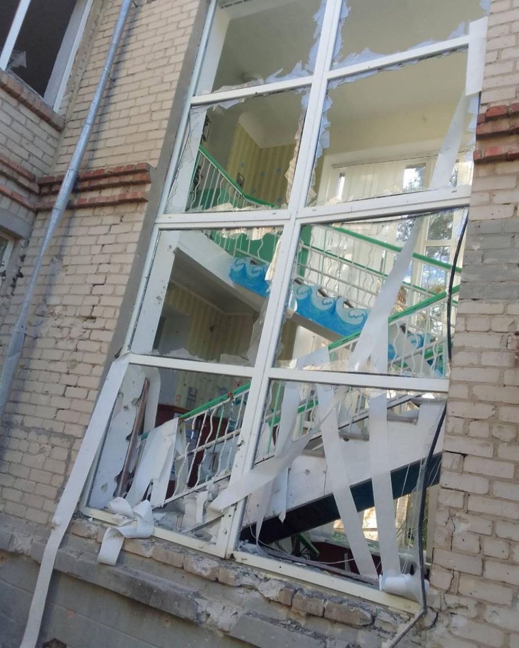 Рашисты продолжают обстреливать детские сады в Запорожской области(фото2)