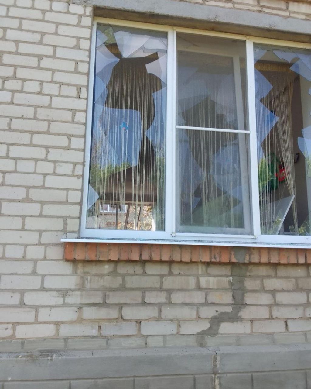 Рашисты продолжают обстреливать детские сады в Запорожской области(фото3)