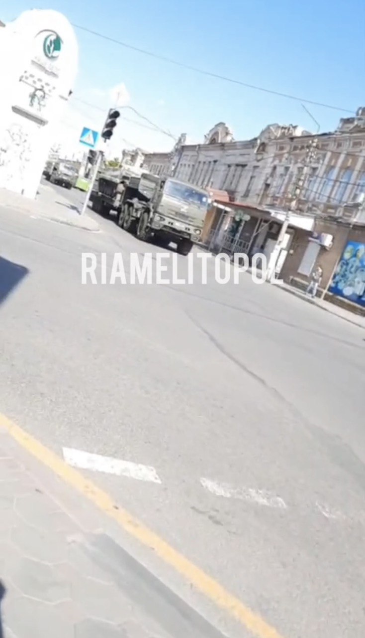 В Мелитополе заметили колонну военной техники Беларуси и морской пехоты рф 1