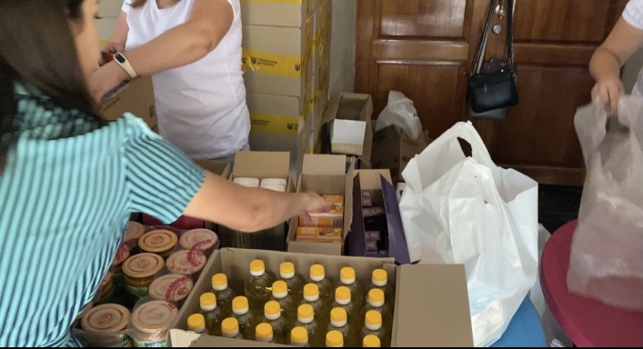 Чем кормят переселенцев из Мелитополя в центре помощи «Саме тут» (фото, видео)