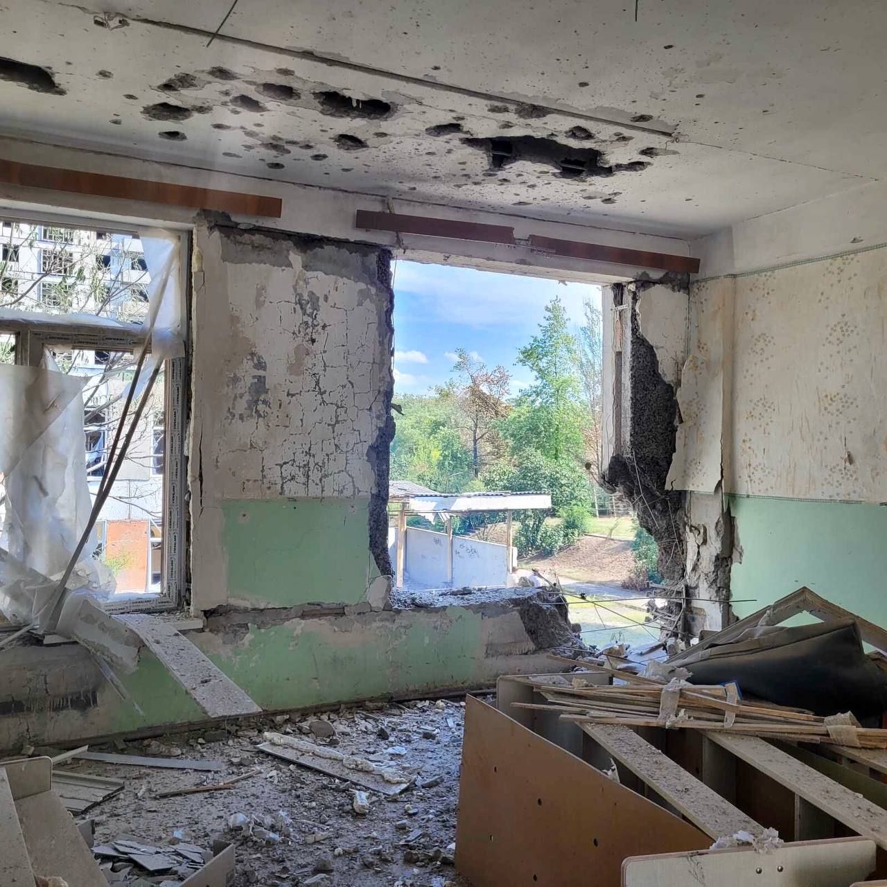 Рашисты обстреляли садик в Запорожской области (фото2)
