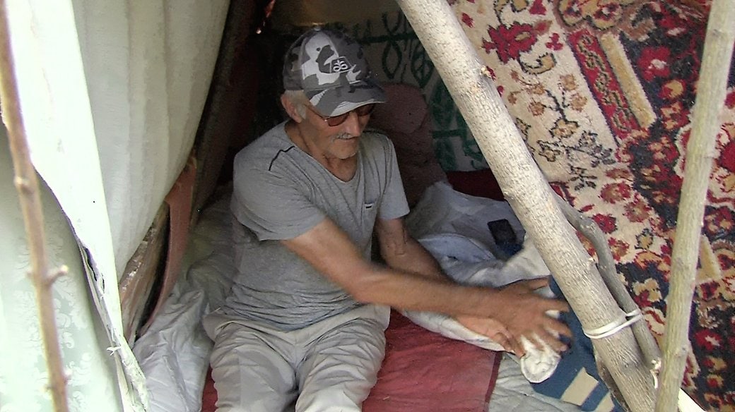 У Запоріжжі переселенець три місяці жив у саморобному наметі на вулиці